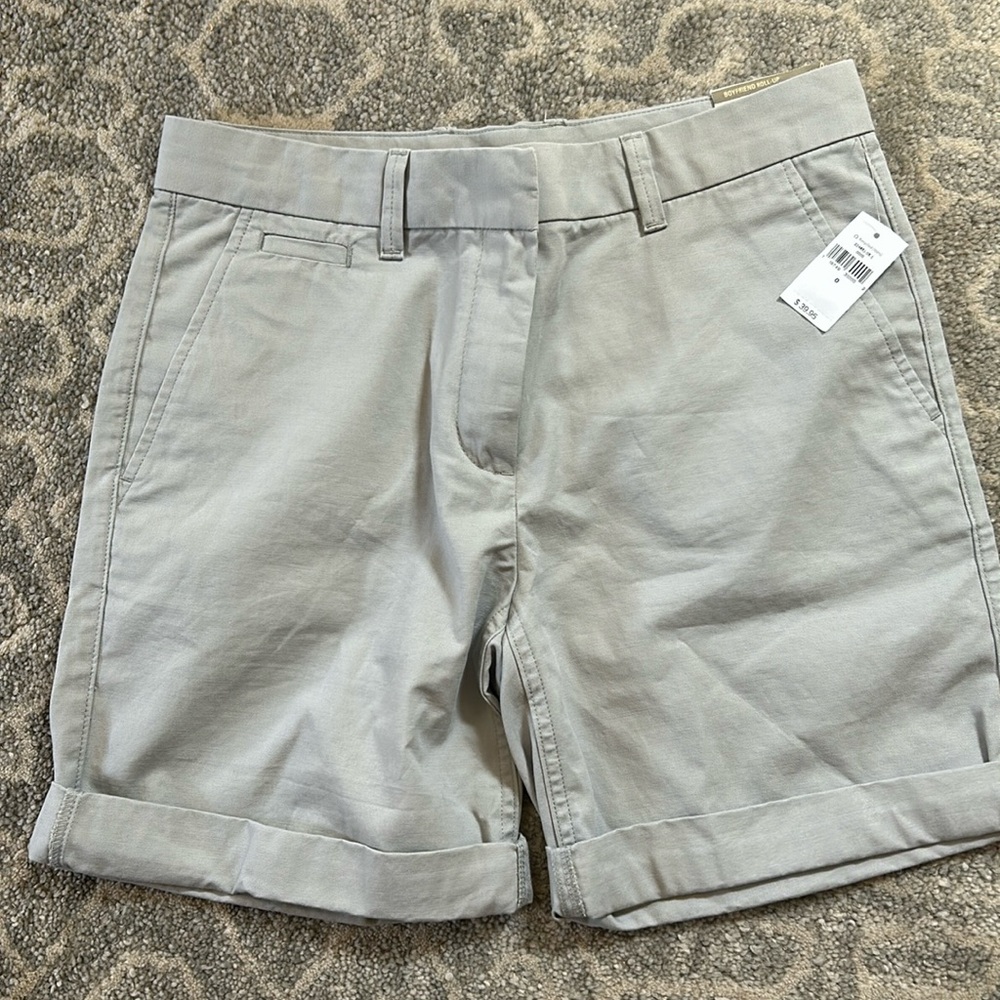Women’s Gap boyfriend roll-up shorts. Size 0.